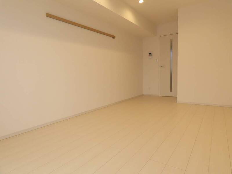 リブリ・June KALUNASIA 寝室