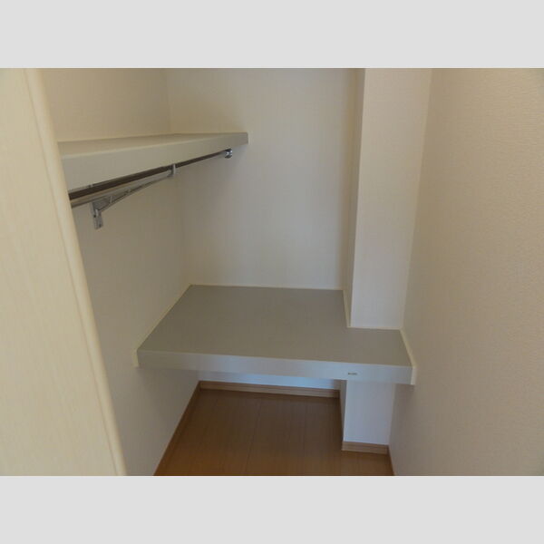 ESTRONDE(エスト・ロンド)103号室 ウォークインクローゼット