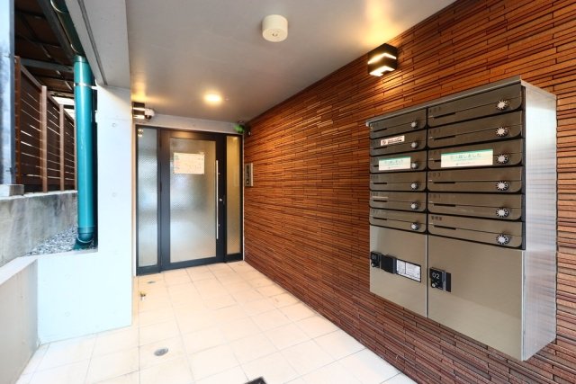 ルーナクレシェンテ町屋4階 エントランス