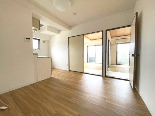 サンライズ薬園台205号室 リビング