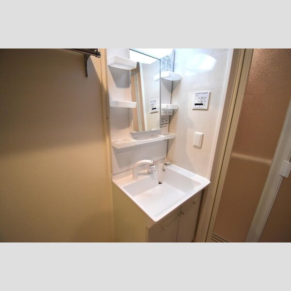 ルチェ・ソラーレ 洗髪洗面化粧台