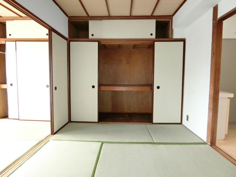 シティハイム船橋 4.5帖の和室にはひときわ大きい収納があります