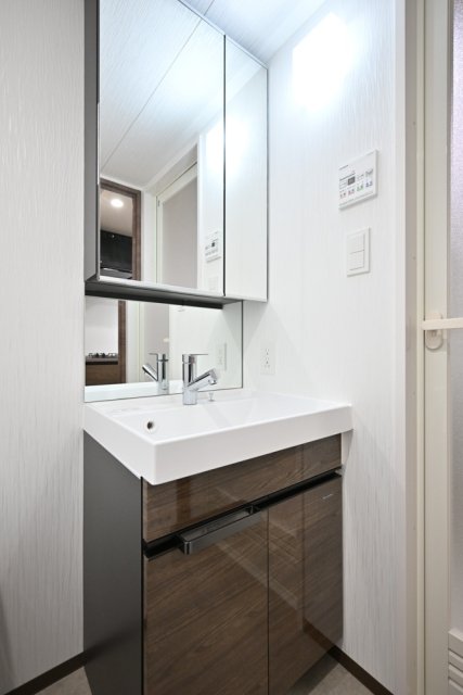 ＧＲＡＮＳＩＴＥ　ＮＡＫＡＭＥＧＵＲＯ2階 洗面