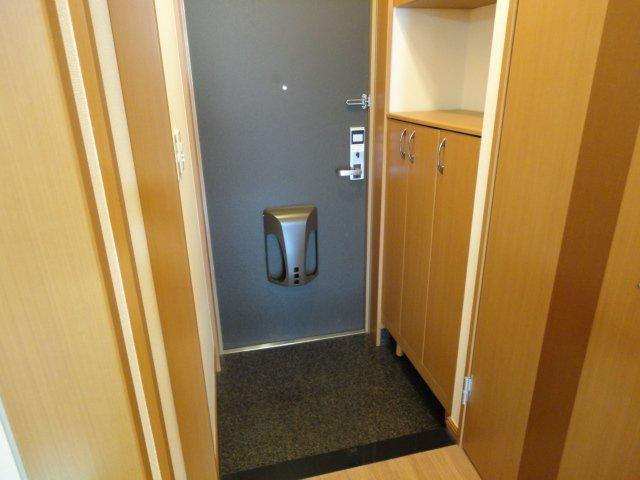 ディモア足立 玄関