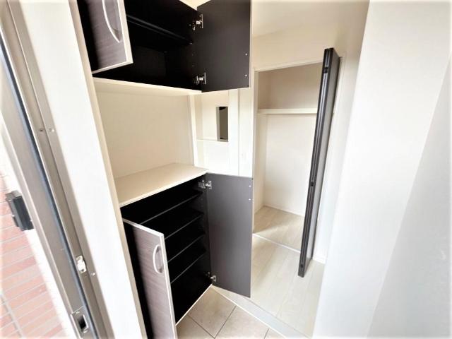 ＣＯＭＦＯＲＴＩＡ103号室 下駄箱