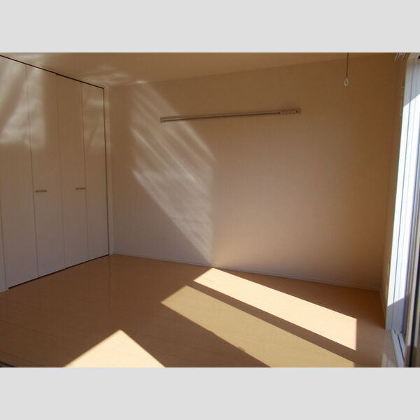 アピーズ305号室 リビング横洋室