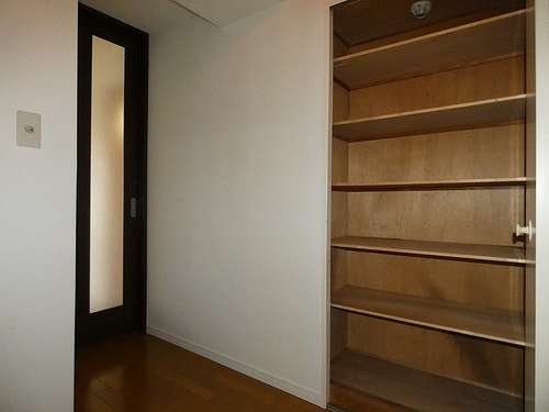 コスモ大和スターアベニューサードウイング 物入　※2026年3月の写真