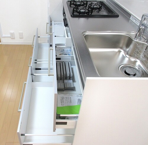 ライオンズマンション鶯谷第３ キッチン　下部収納