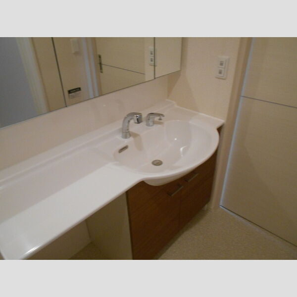 イルソーレ吉川美南　ジャッロ106号室 洗髪洗面化粧台