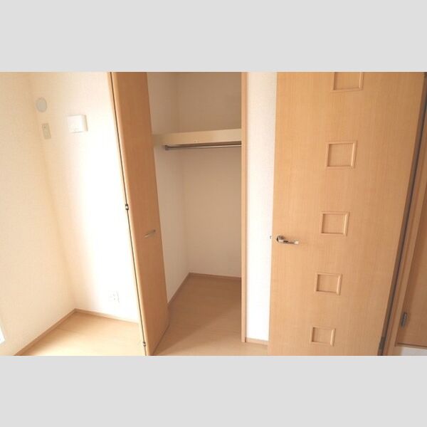 モダンコートウラワ 洋室　クローゼット