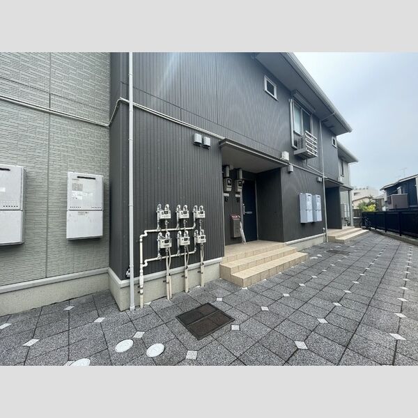 ミキハイツ101号室 玄関前通路