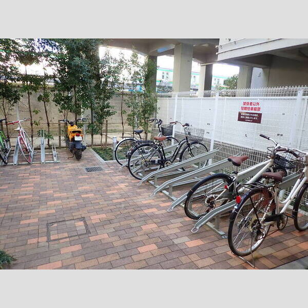 MOE MUSASHIKOSUGI 駐輪場