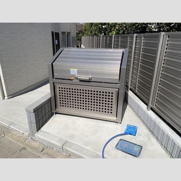 ラリュール赤塚Ⅰ ゴミストッカー