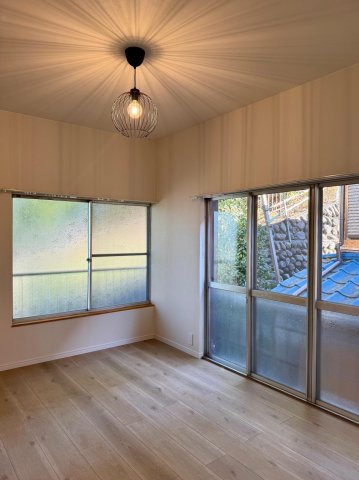 北欧ハウス緑町 ２階６畳洋室