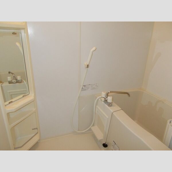 リヴェール金沢八景202号室 ユニットバス