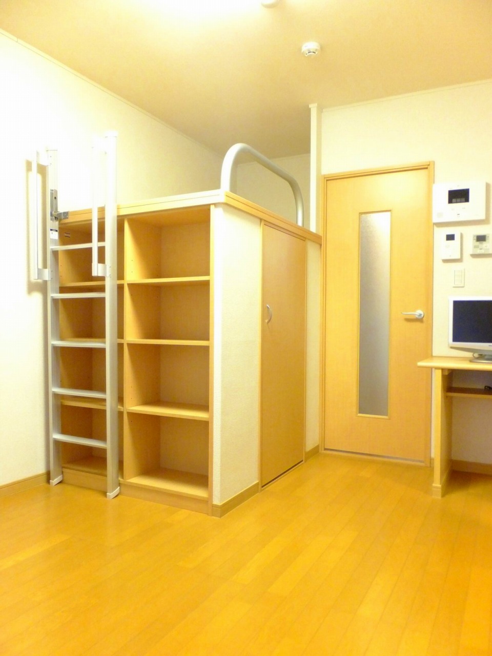 レオパレスサンクフルコート リビング