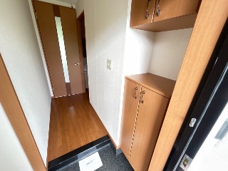 メゾン・ラクウショウ203号室 玄関