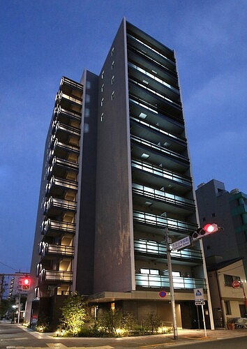 ＲＥＦＲＡＭＥ ５ Ｉｒｉｙａ7階 夜間外観