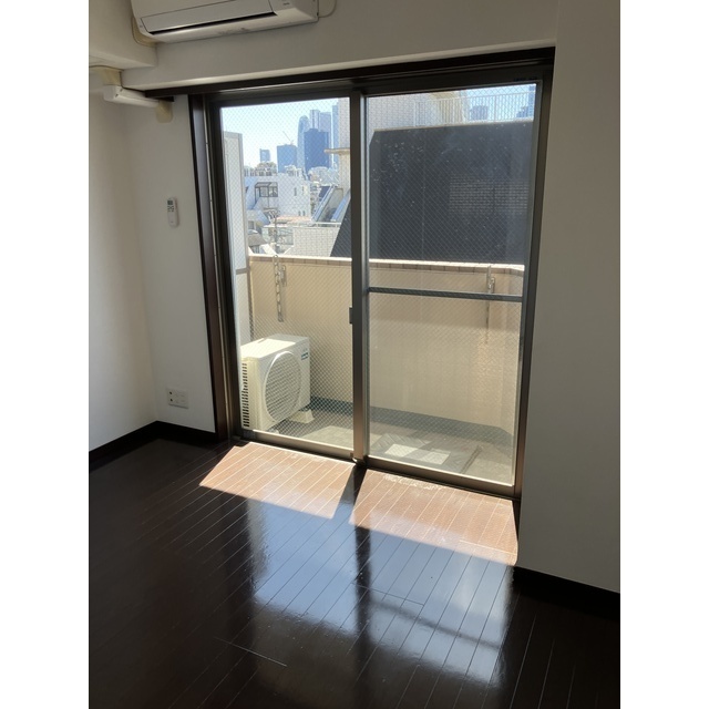 ロアール北新宿6階 リビング
