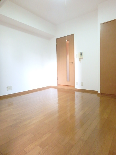 ガーラ笹塚駅前9階 使い勝手のいい洋室です