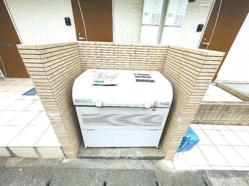 アザーレ・ランド前1階 ゴミ置き場
