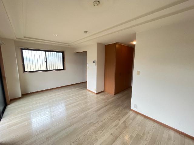 シャトー・ル・レーヴ壱番館108号室 リビング