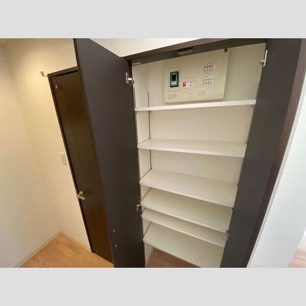 エリーワールド203号室 同建物別部屋の参考画像