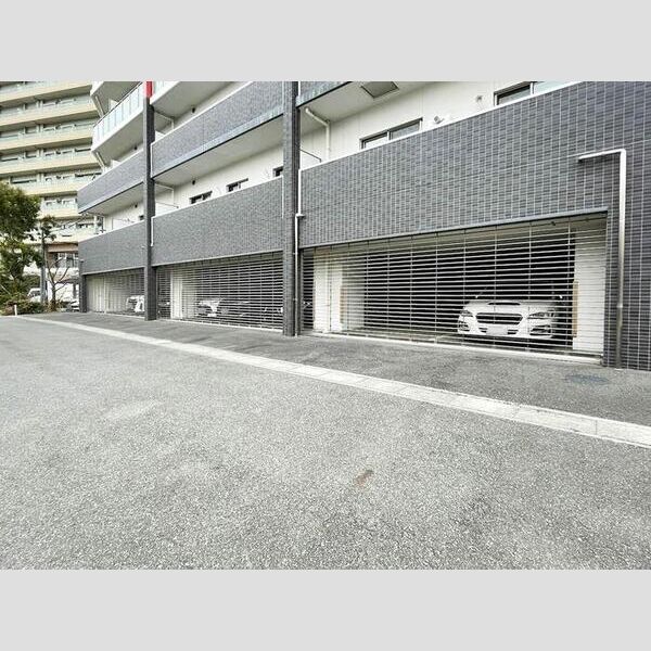 GRAN COURT YONO 駐車場