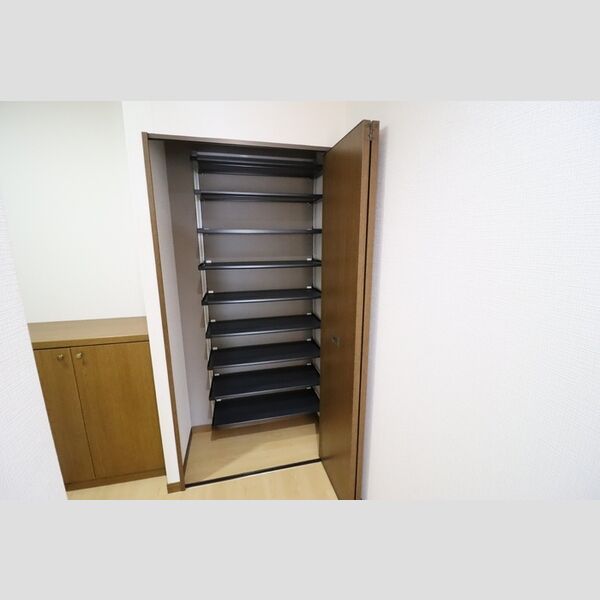 オーシャンビュー壱番館901号室 同建物別部屋の参考画像