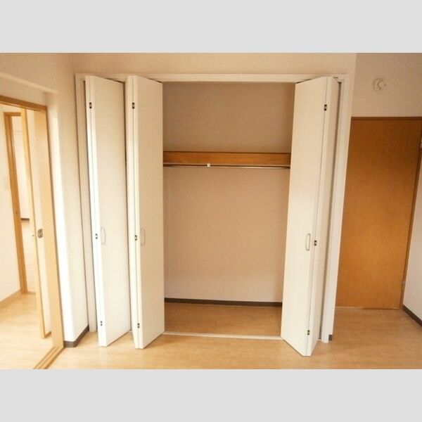 ハビテーションWADAⅢ201号室 ♪クローゼット(洋室4.7帖)♪