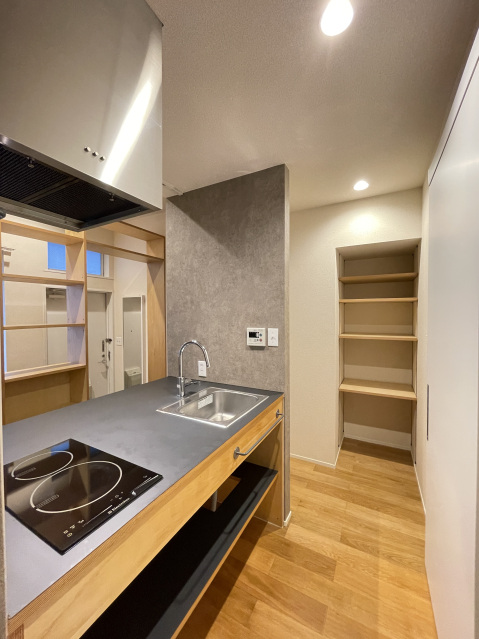 OWN APARTMENT 一之江102号室 内観