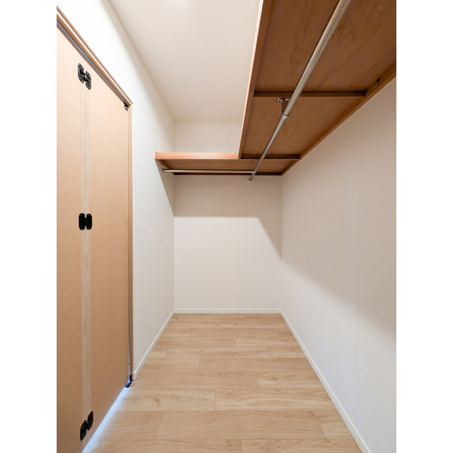 オーパスホームズ白山0402号室 内観