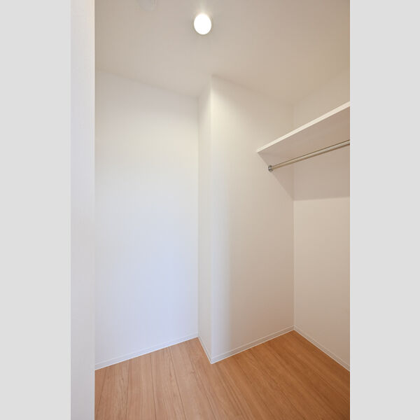 ロイジェント西新井0407号室 ウォークインクローゼット