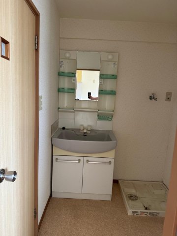 サンハイツ鈴木303号室 独立洗面台、洗濯機置き場