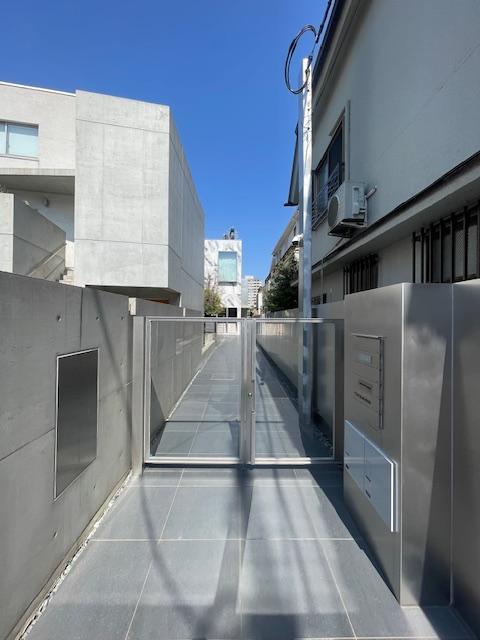 ルクール市ヶ谷払方町(旧ARK HOUSE 市ヶ谷払方町) エントランス