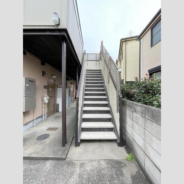 シティハイム桜台　B 階段