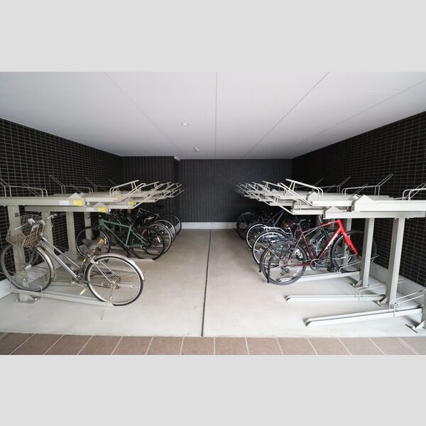 ニュートリノ要203号室 駐輪場