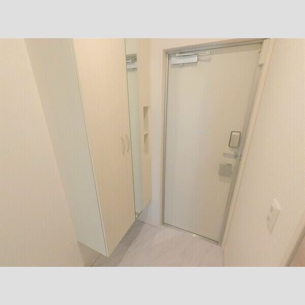 セレスティア大谷田 玄関