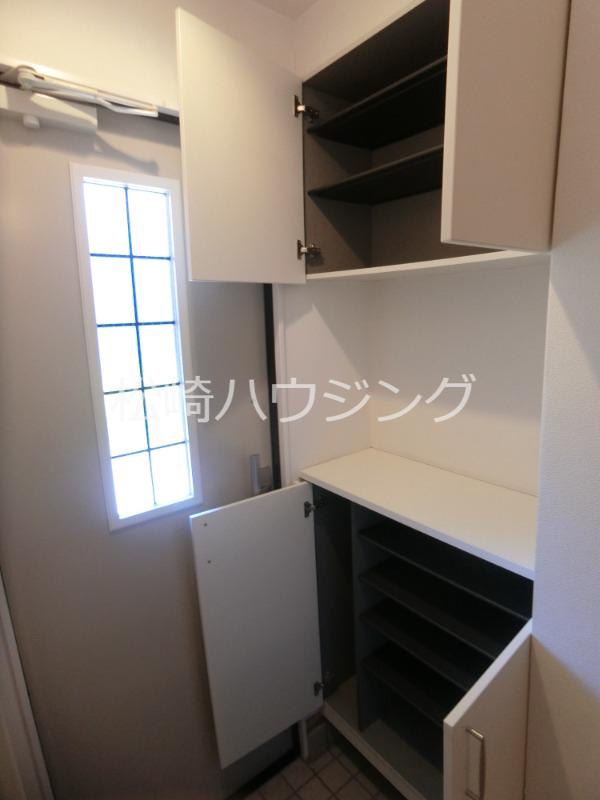 チェンバーコート2階 玄関