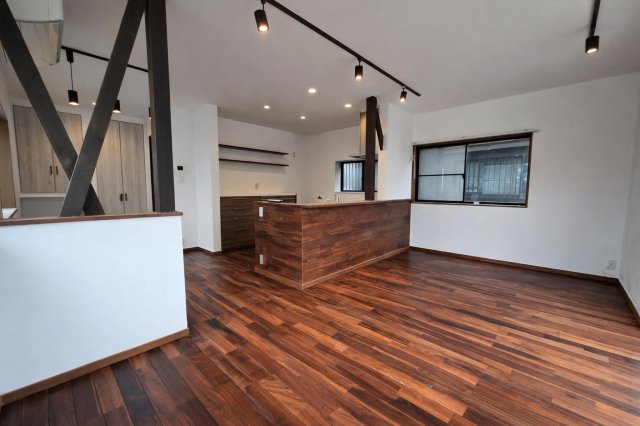 柏市南増尾7丁目戸建 リビング