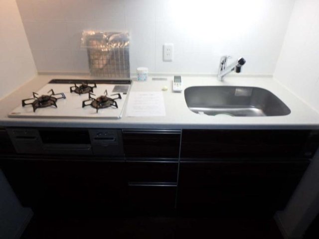 東京ミッドベイ　勝どき4階 システムキッチン(3口ガスコンロ・グリル付)