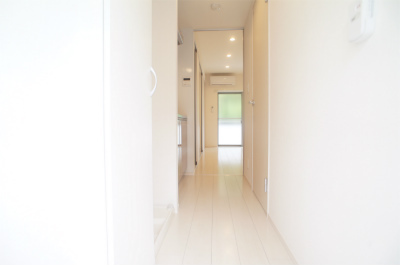 リブリ・石川町1階 玄関