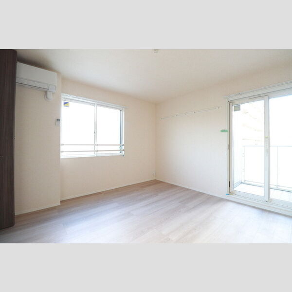 シェーンブルーメ横浜301号室 リビング