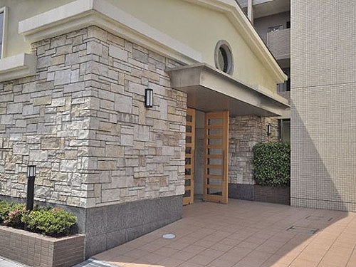 Ｄ’クラディア行徳 エントランス外観　※前回募集時2012年6月撮影