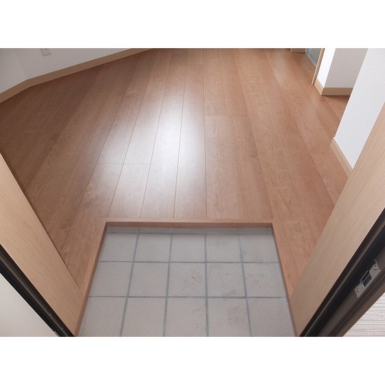 クレスト立川 玄関