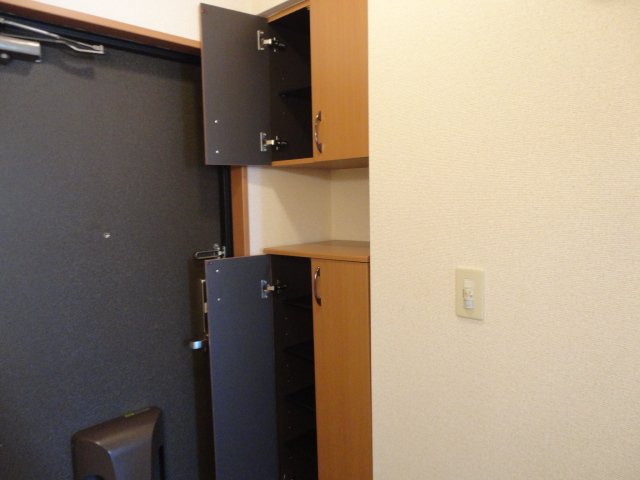 ＢＲＯＯＫＳＴＯＮＥ横濱303号室 下駄箱