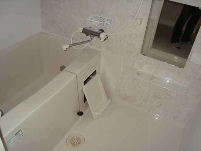 プティ　グリシーヌ バス