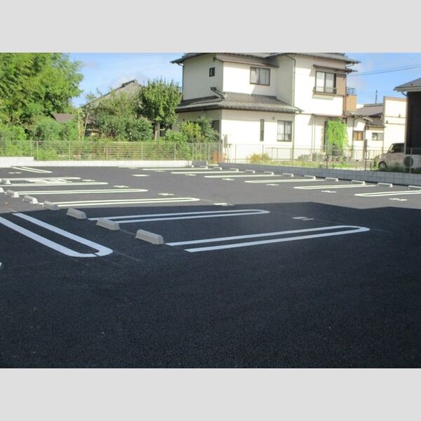 オーフィングⅢ 駐車場