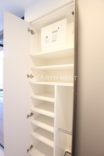 ＣＲＥＶＩＳＴＡ 練馬桜台5階 収納力のあるシューズボックス