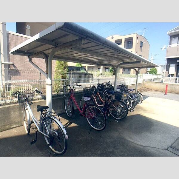 ロイヤルタウン泉　C 駐輪場